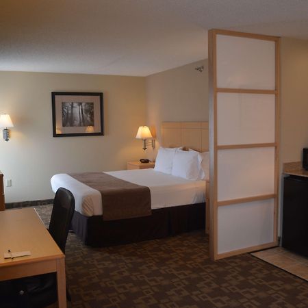 Surestay Plus Hotel By Best Western Roanoke Rapids I-95 Номер фото