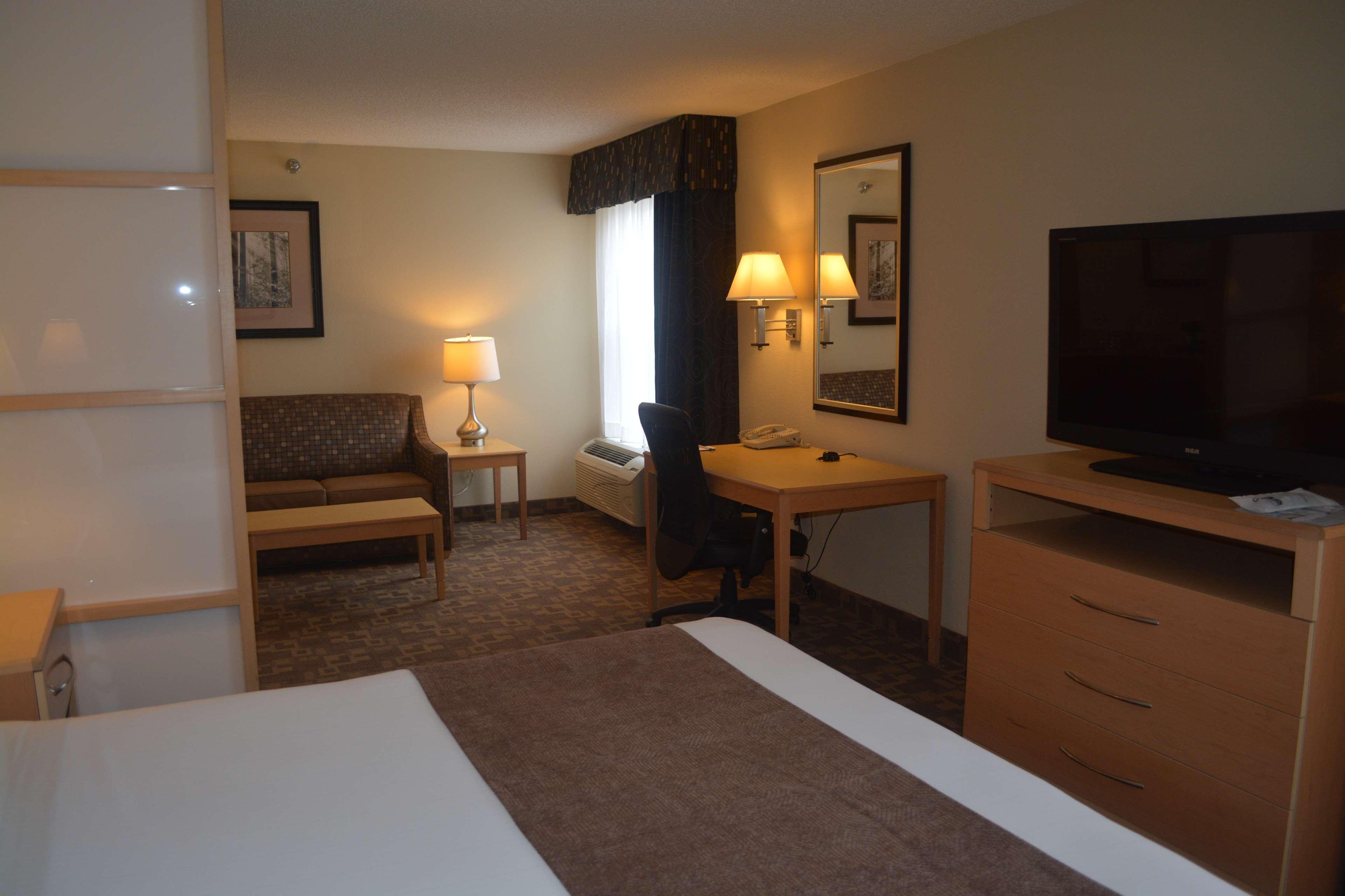 Surestay Plus Hotel By Best Western Roanoke Rapids I-95 Номер фото