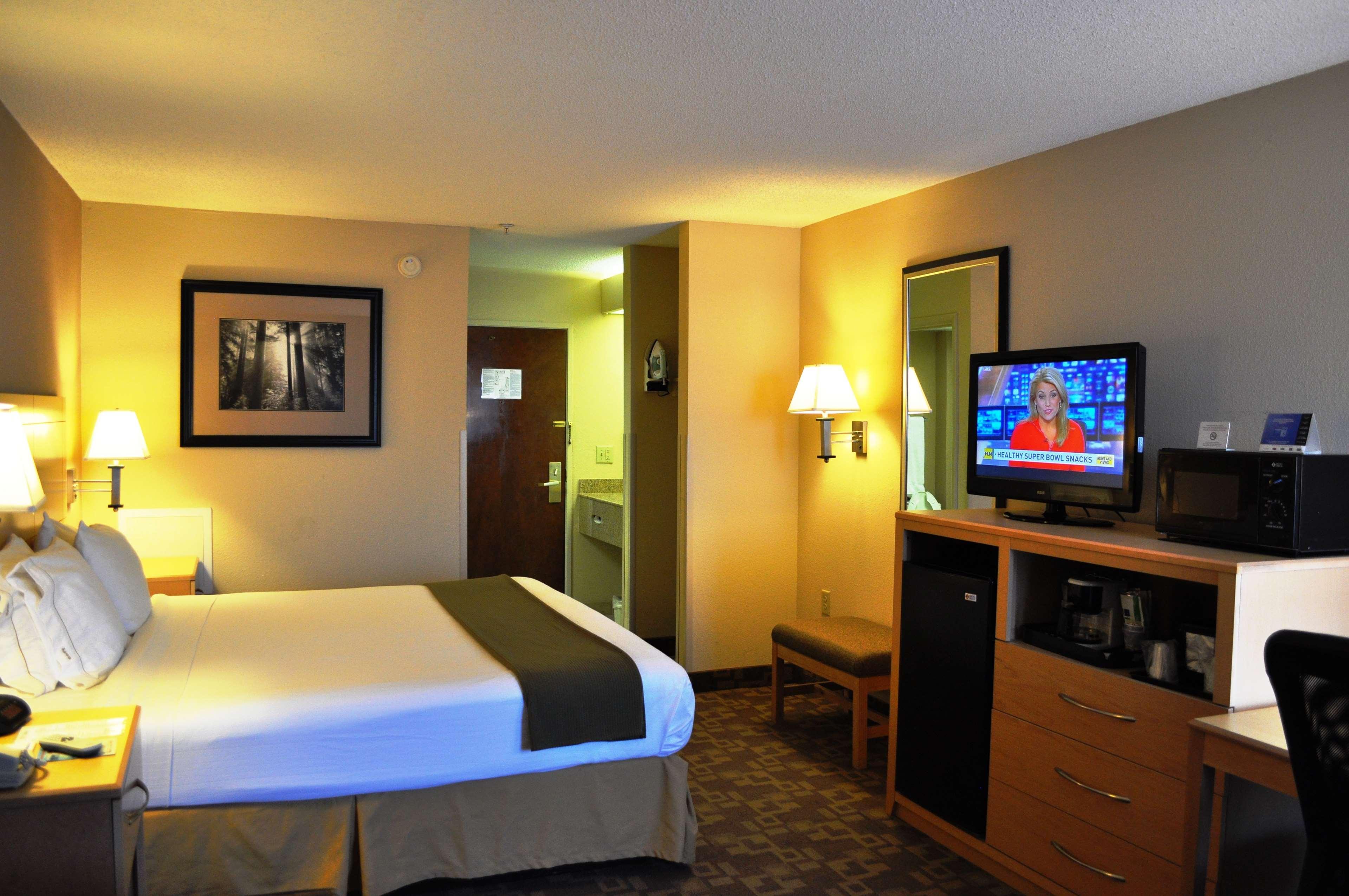 Surestay Plus Hotel By Best Western Roanoke Rapids I-95 Номер фото